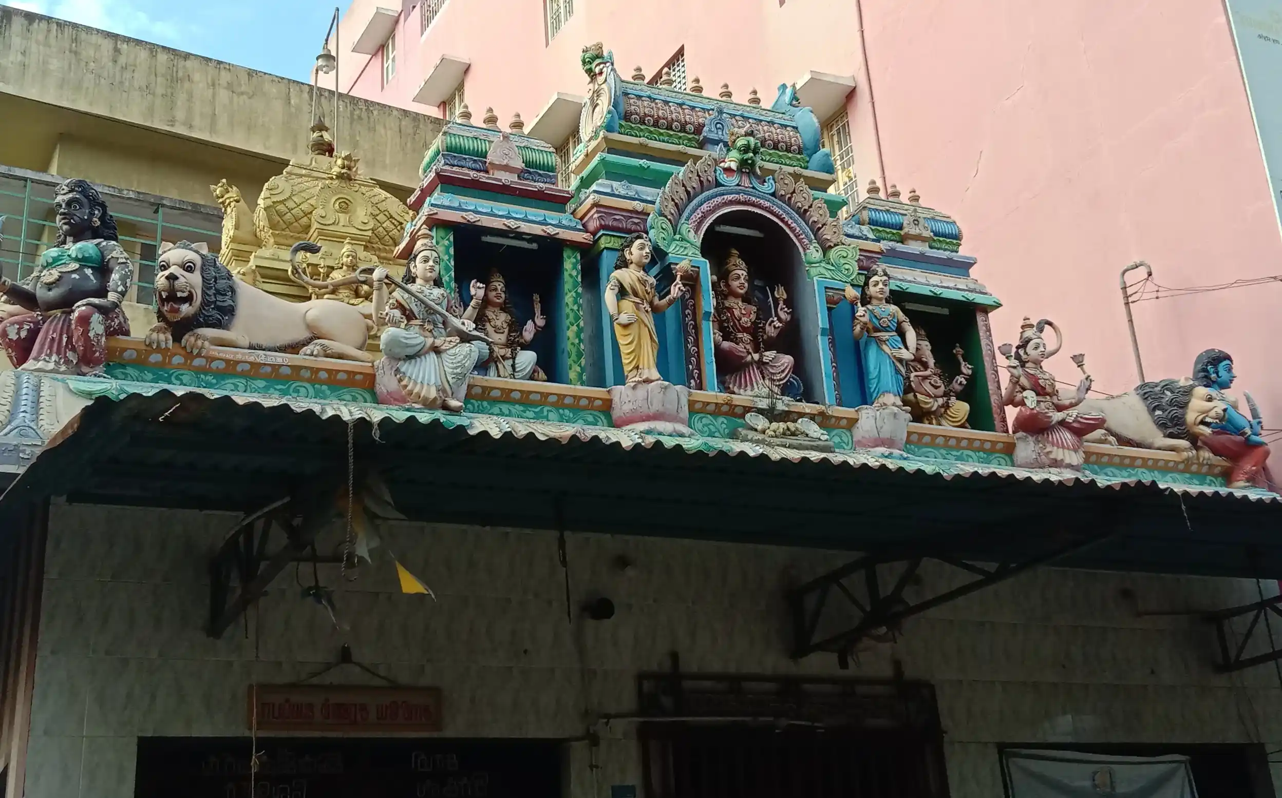 Arulmigu Aadiparasakthi Amman Temple, Thenvellore - 632001 அருள்மிகு ஆதிபராசக்தி அம்மன் திருக்கோயில், தென்வேலூர் - 632001, Vellore - Ancient Temple Architecture and History Image 4