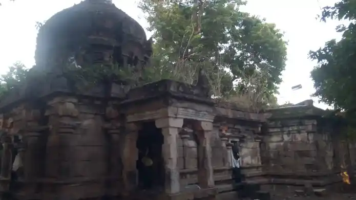 Arulmigu Aalanthurai Eswarar Temple, Kozhiyoor - 606106 அருள்மிகு ஆலந்துறை ஈஸ்வரர் திருக்கோயில், கோழியூர் - 606106, Cuddalore - Ancient Temple Architecture and History Image 2