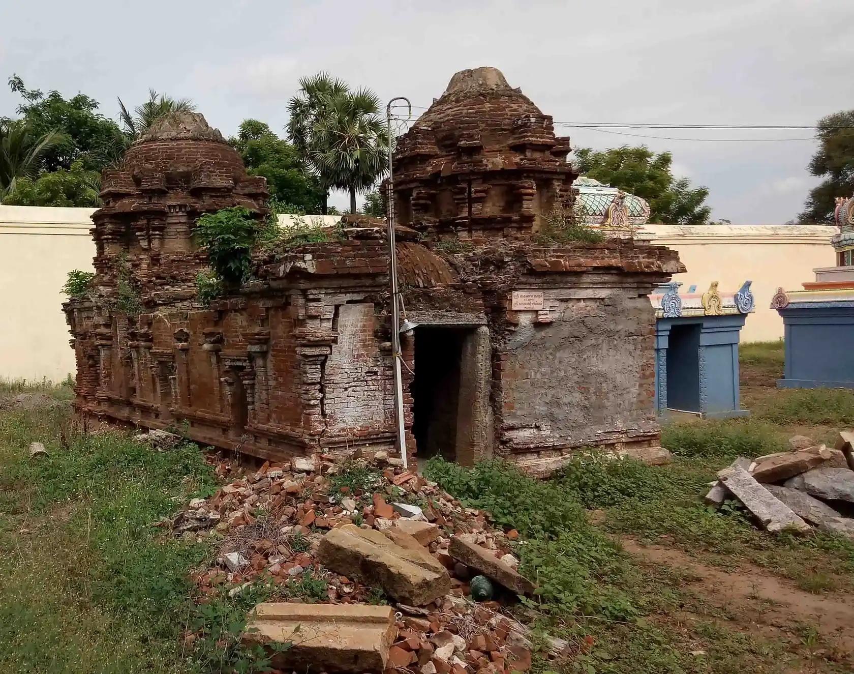 Arulmigu Aalanthuraieswarar Temple, Sathiyavadi - 606110 அருள்மிகு ஆலந்துறையீஸ்வரர் திருக்கோயில், சத்தியவாடி - 606110, Cuddalore - Ancient Temple Architecture and History Image 2