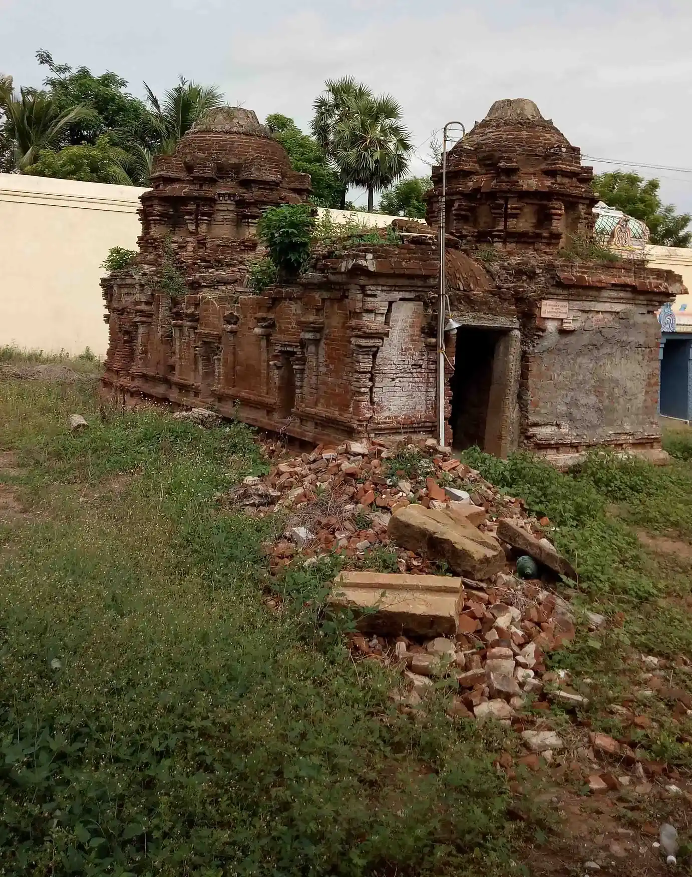 Arulmigu Aalanthuraieswarar Temple, Sathiyavadi - 606110 அருள்மிகு ஆலந்துறையீஸ்வரர் திருக்கோயில், சத்தியவாடி - 606110, Cuddalore - Ancient Temple Architecture and History Image 3