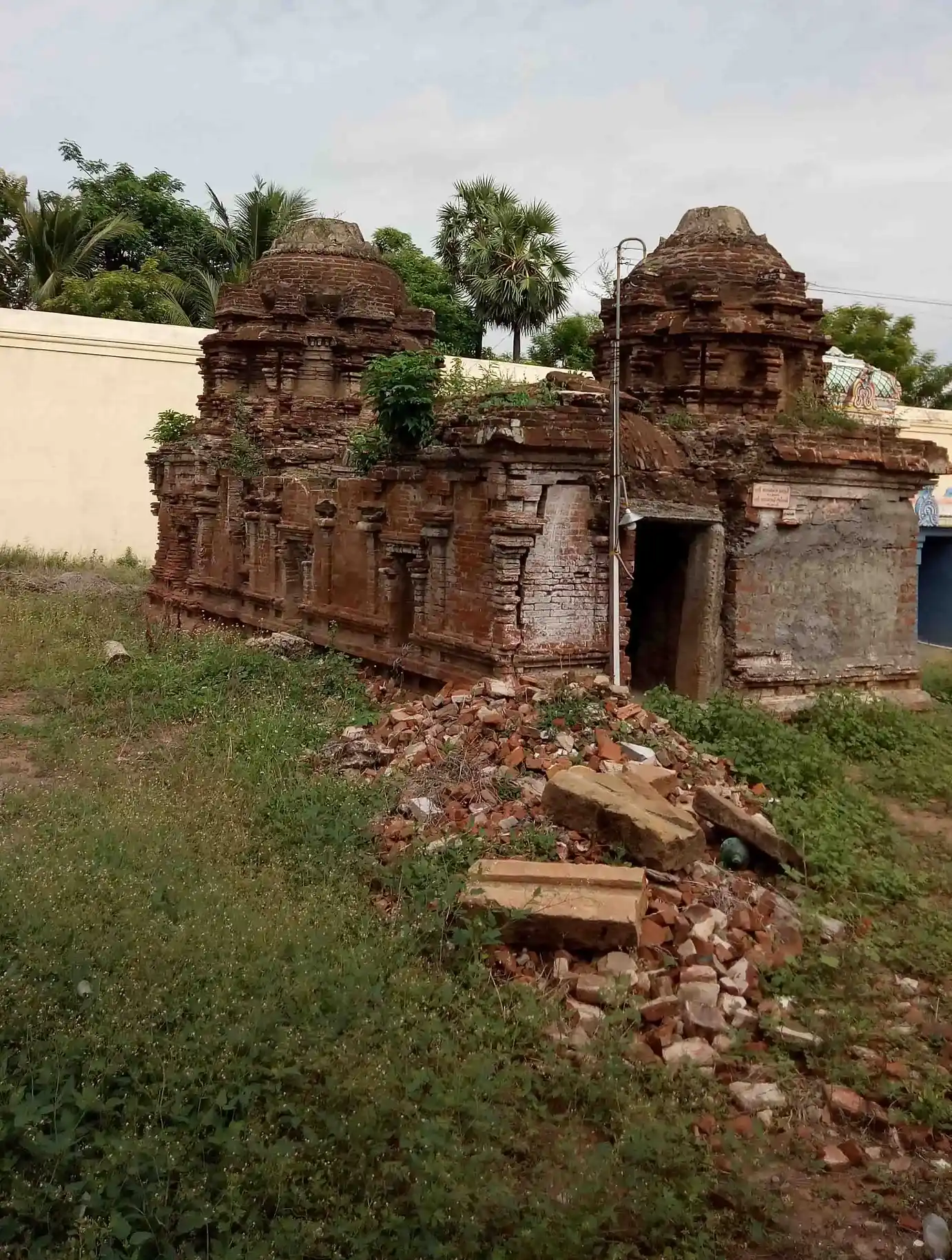 Arulmigu Aalanthuraieswarar Temple, Sathiyavadi - 606110 அருள்மிகு ஆலந்துறையீஸ்வரர் திருக்கோயில், சத்தியவாடி - 606110, Cuddalore - Ancient Temple Architecture and History Image 4