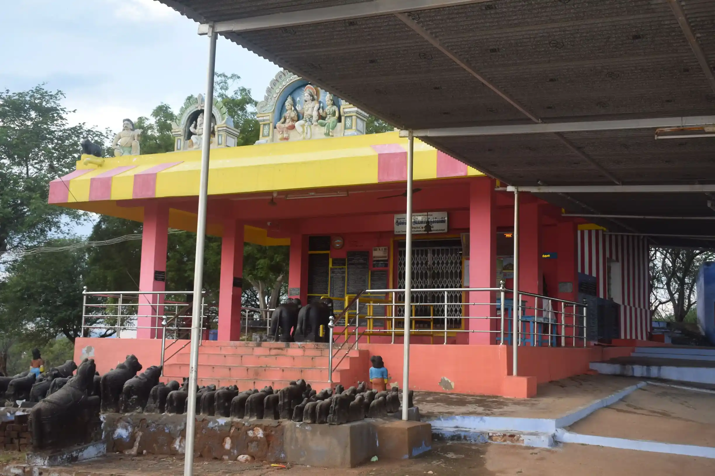 Arulmigu Aanaimel Ayyanar Temple, Andipatti, Alngulam - 627861 அருள்மிகு சாஸ்தா ஆனைமேல் அய்யனார் திருக்கோயில், ஆண்டிப்பட்டி, ஆலங்குளம் - 627861, Tenkasi - Ancient Temple Architecture and History Image 2