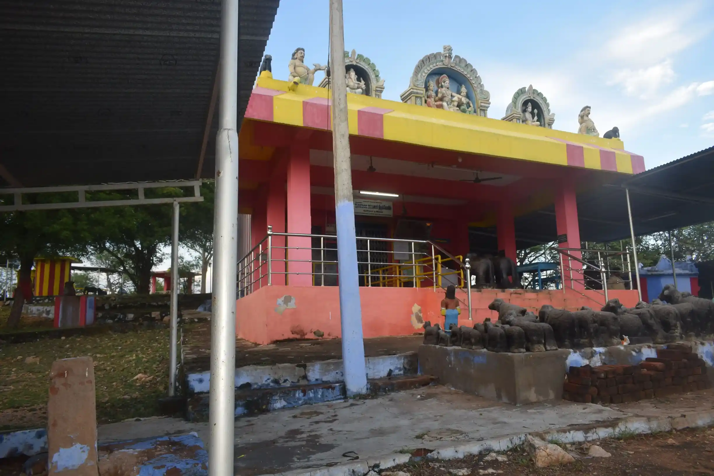 Arulmigu Aanaimel Ayyanar Temple, Andipatti, Alngulam - 627861 அருள்மிகு சாஸ்தா ஆனைமேல் அய்யனார் திருக்கோயில், ஆண்டிப்பட்டி, ஆலங்குளம் - 627861, Tenkasi - Ancient Temple Architecture and History Image 3