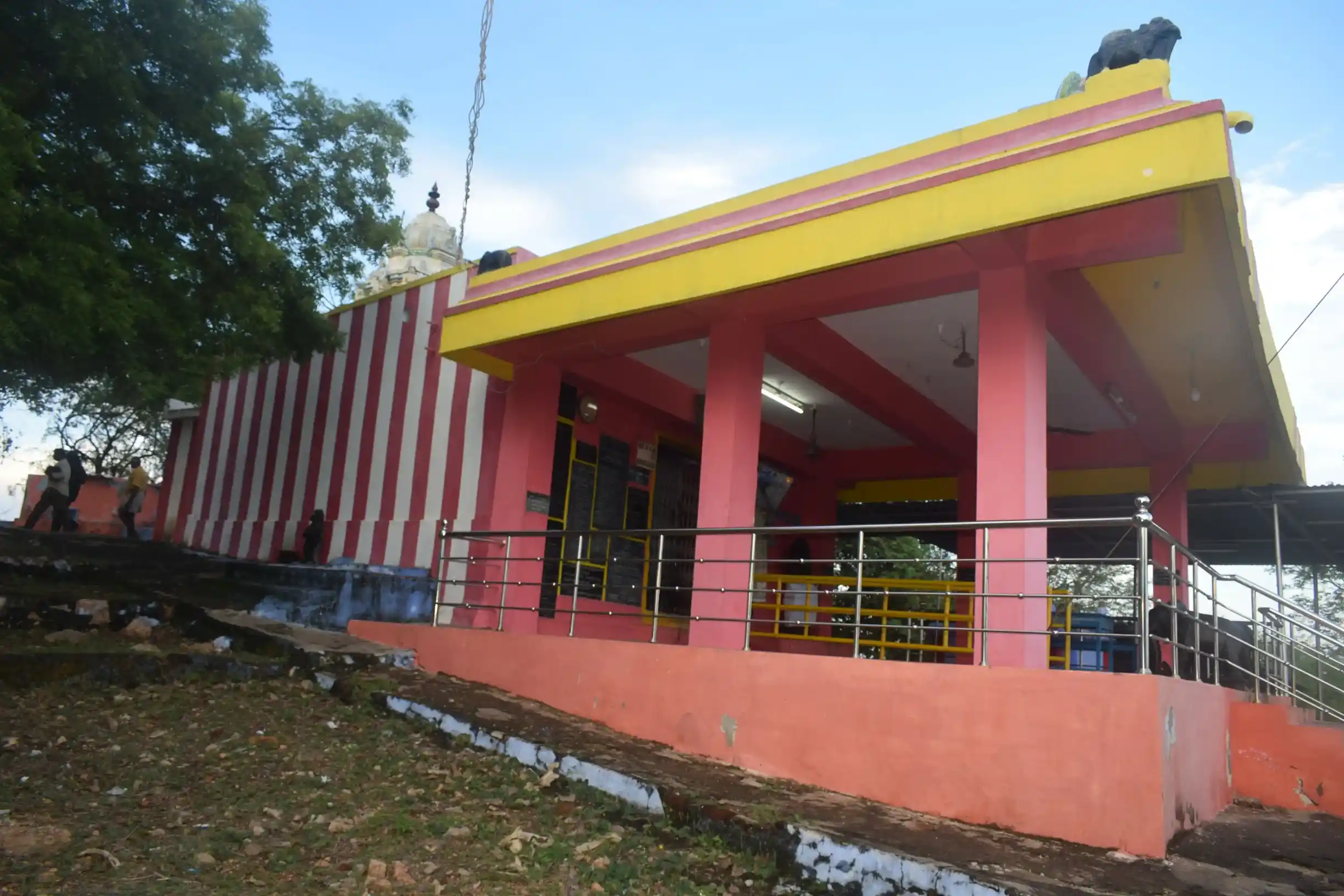 Arulmigu Aanaimel Ayyanar Temple, Andipatti, Alngulam - 627861 அருள்மிகு சாஸ்தா ஆனைமேல் அய்யனார் திருக்கோயில், ஆண்டிப்பட்டி, ஆலங்குளம் - 627861, Tenkasi - Ancient Temple Architecture and History Image 4