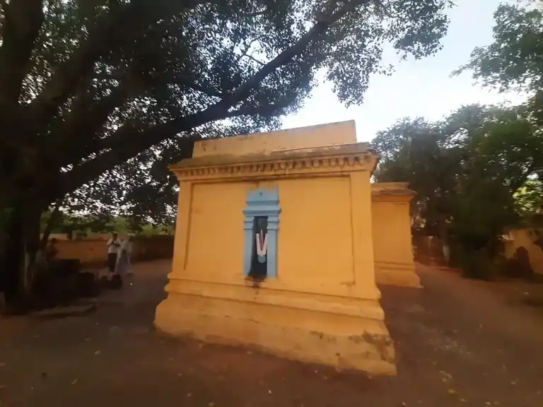 Arulmigu Aancheneyar Temple, Errahalli - 635112 அருள்மிகு ஆஞ்சநேயர் திருக்கோயில், எர்ரஹள்ளி - 635112, Krishnagiri - Ancient Temple Architecture and History Image 4