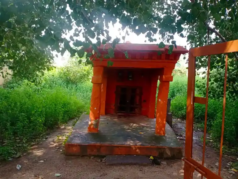 Arulmigu Aancheneyaswamy Temple, Vepalampatti - 635206 அருள்மிகு ஆஞ்சநேயசாமி திருக்கோயில், வெப்பளம்பட்டி - 635206, Krishnagiri - Ancient Temple Architecture and History Image 3