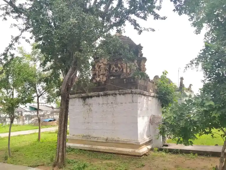 Arulmigu Aathi Moorthi (Vakaiyara ) Temple, Sooriyur - 620025 அருள்மிகு ஆதிமூர்த்திவகையறா திருக்கோயில், Sooriyur - 620025, Thiruchirappalli - Ancient Temple Architecture and History Image 3