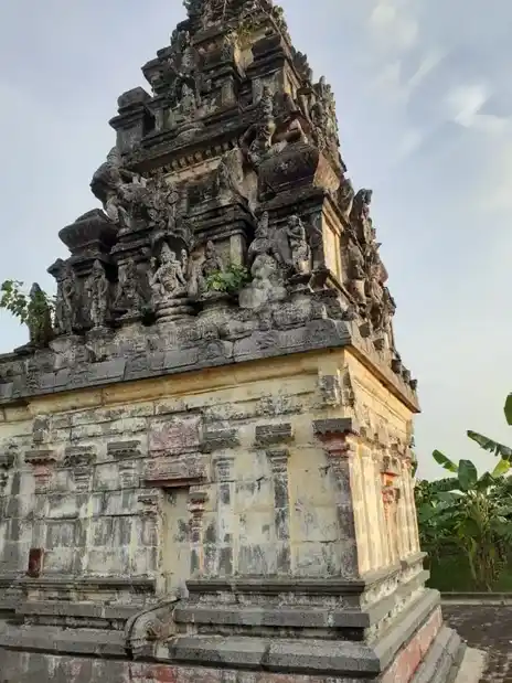 Arulmigu Aathikesavaperumal Temple, Madurapakkam - 605501 அருள்மிகு ஆதிகேசவப்பெருமாள் திருக்கோயில், மதுரப்பாக்கம் - 605501, Viluppuram - Ancient Temple Architecture and History Image 4