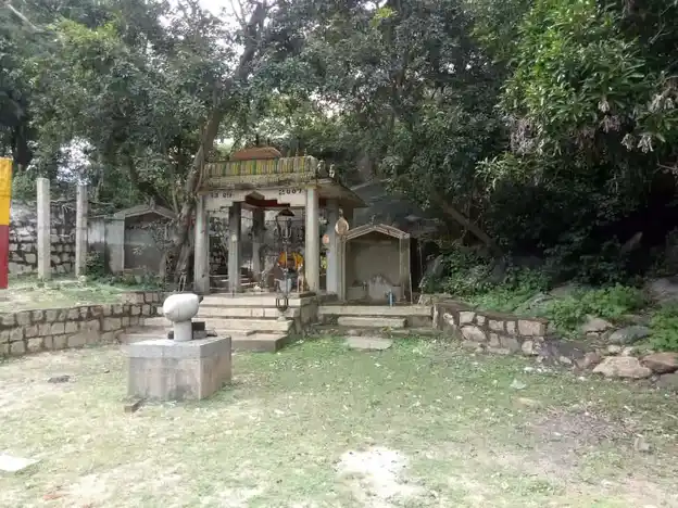 Arulmigu Aathinamilakiya Ayyanar Temple, Poolankurichi - 630405 அருள்மிகு. ஆதினமிளகிய அய்யனார் திருக்கோயில், Poolankurichi - 630405, Sivagangai - Ancient Temple Architecture and History Image 4