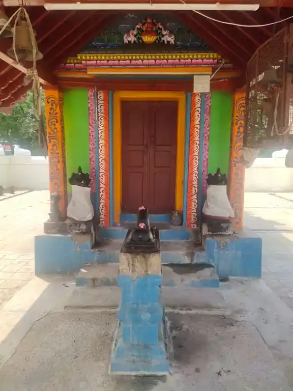 Arulmigu Aathinamilakiya Ayyanar Thenpalai Kootha Ayyanar Temple, Thevarampoor - 630711 அருள்மிகு ஆதினமிளகிய அய்யனார் தென்பாலை கூத்தஅய்யனார் திருக்கோயில், Thevarampoor - 630711, Sivagangai - Ancient Temple Architecture and History Image 2