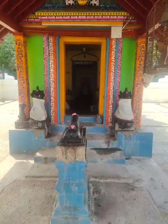 Arulmigu Aathinamilakiya Ayyanar Thenpalai Kootha Ayyanar Temple, Thevarampoor - 630711 அருள்மிகு ஆதினமிளகிய அய்யனார் தென்பாலை கூத்தஅய்யனார் திருக்கோயில், Thevarampoor - 630711, Sivagangai - Ancient Temple Architecture and History Image 3