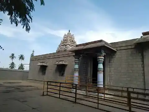 Arulmigu Aathinarayanaperumal Temple, Pariyur, Gobichettipalayam - 638476 அருள்மிகு ஆதிநாராயணப் பெருமாள் திருக்கோயில், பாரியூர் பேருந்து நிறுத்தம் அருகில், Gobichettipalayam - 638476, Erode - Ancient Temple Architecture and History Image 4
