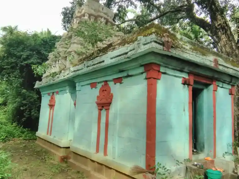Arulmigu Aatrinkarai Krishnaswami Temple, Azhagiyapandipuram - 629851 Arulmigu Aatrinkarai Krishnaswami Temple, Azhagiyapandipuram - 629851, Kanyakumari - Ancient Temple Architecture and History Image 4