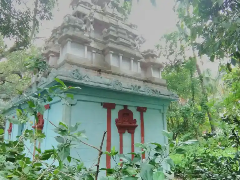 Arulmigu Aatrinkarai Krishnaswami Temple, Azhagiyapandipuram - 629851 Arulmigu Aatrinkarai Krishnaswami Temple, Azhagiyapandipuram - 629851, Kanyakumari - Ancient Temple Architecture and History Image 5