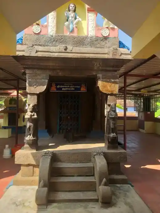 Arulmigu Aattrinkarai Padmanabhaswamy Temple, Aatrinkarai, Manavalakurichi - 629175 Arulmigu Aattrinkarai Padmanabhaswamy Temple, Aatrinkarai, Manavalakurichi - 629175, Kanyakumari - Ancient Temple Architecture and History Image 3