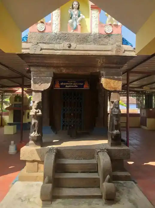 Arulmigu Aattrinkarai Padmanabhaswamy Temple, Aatrinkarai, Manavalakurichi - 629175 Arulmigu Aattrinkarai Padmanabhaswamy Temple, Aatrinkarai, Manavalakurichi - 629175, Kanyakumari - Ancient Temple Architecture and History Image 5