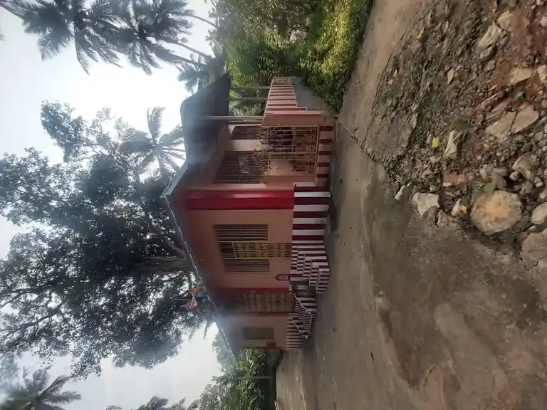 Arulmigu Aattukadavu Essakkiamman Temple, Payanam, Nalloor - 629165 அருள்மிகு ஆற்றுகடவு இசக்கியம்மன் திருக்கோயில், Payanam, Nalloor - 629165, Kanyakumari - Ancient Temple Architecture and History Image 3