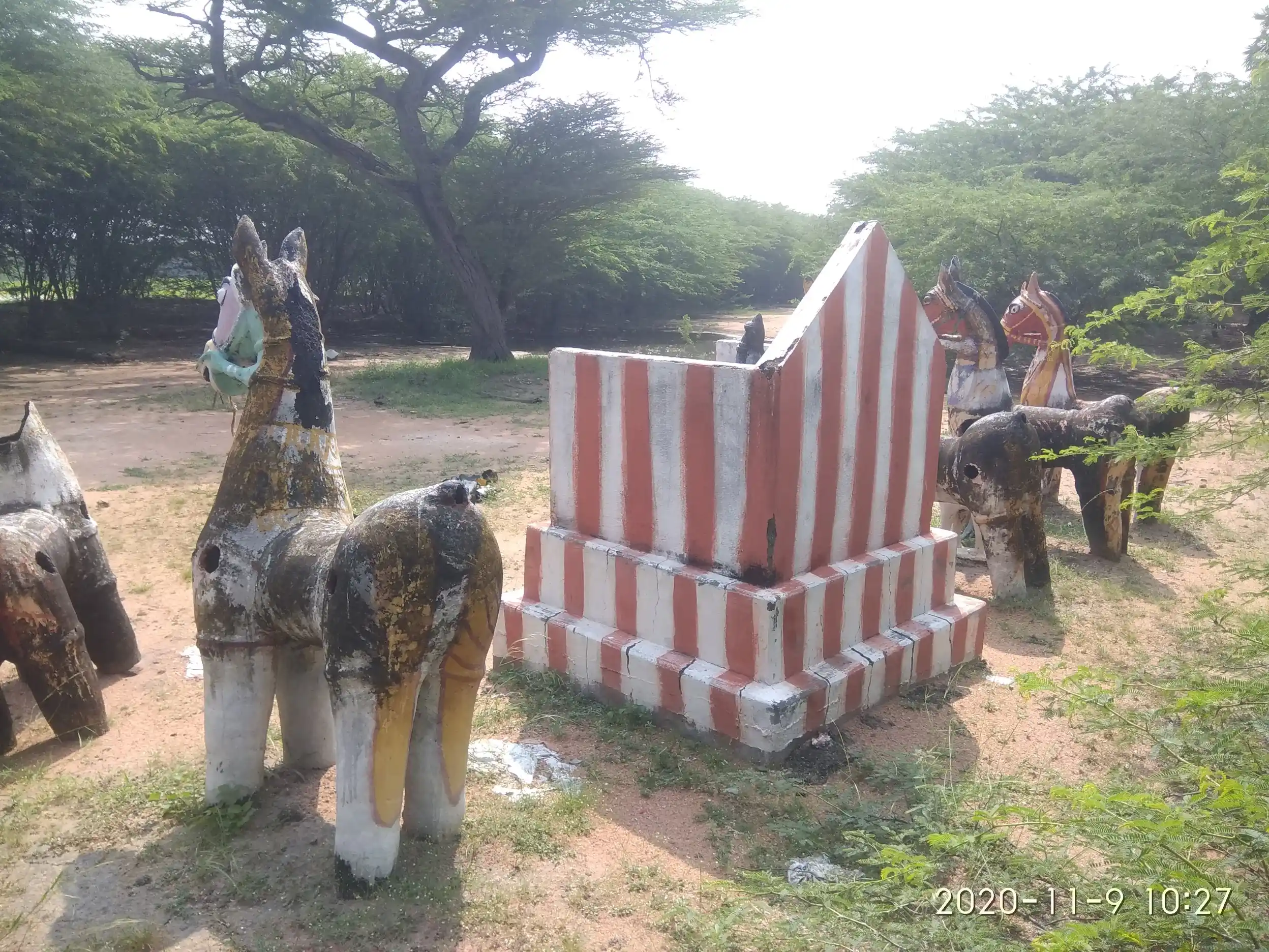 Arulmigu Aayanar Temple Aanmaiperukki, Aanmaiperukki - 626106 அருள்மிகு அய்யனார் திருக்கோயில், Aanmaiperukki - 626106, Virudhunagar - Ancient Temple Architecture and History Image 4