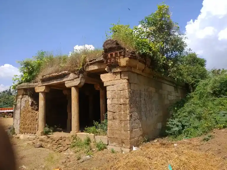 Arulmigu Abathsagayeswarar Vagayara Temple, Kovilpathu - 613602 அருள்மிகு ஆபத்சகாயேஸ்வரர் திருக்கோயில், Kovilpathu, Kovilpathu - 613602, Thanjavur - Ancient Temple Architecture and History Image 2