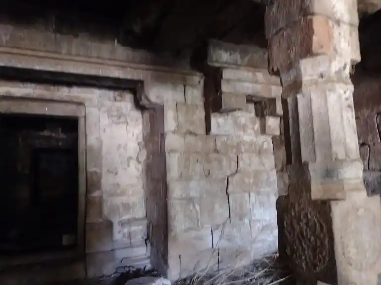 Arulmigu Abathsagayeswarar Vagayara Temple, Kovilpathu - 613602 அருள்மிகு ஆபத்சகாயேஸ்வரர் திருக்கோயில், Kovilpathu, Kovilpathu - 613602, Thanjavur - Ancient Temple Architecture and History Image 3