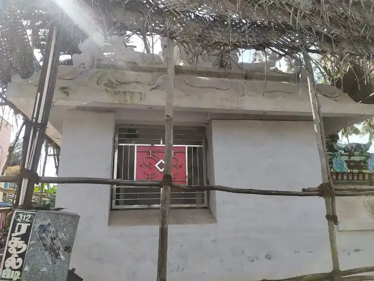 Arulmigu Abathukathavinayagar Swamy Temple, Manakkal - 610104 அருள்மிகு ஆபத்துகாத்த வினாயகர் திருக்கோயில், Manakkal - 610104, Thiruvarur - Ancient Temple Architecture and History Image 4