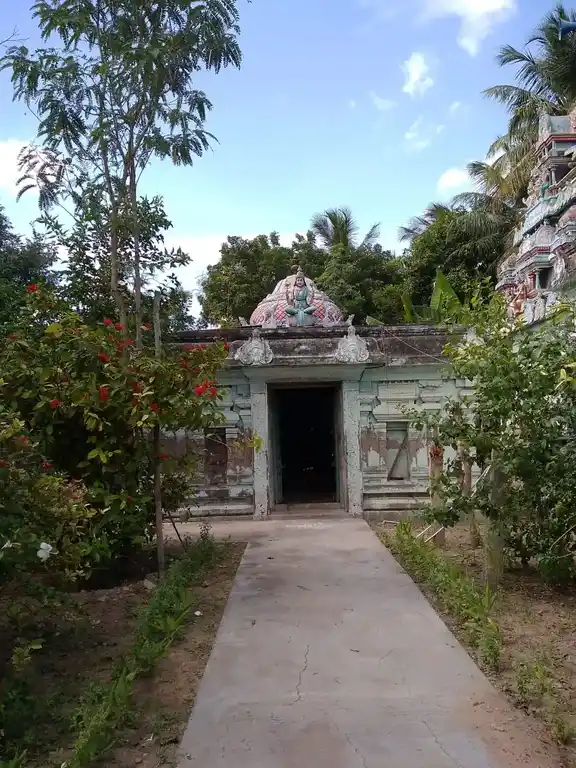 Arulmigu Abayavaratharajaperumal Temple, Alangudi - 612801 அருள்மிகு அபயவரதராஜபெருமாள் திருக்கோயில், ஆலங்குடி - 612801, Thiruvarur - Ancient Temple Architecture and History Image 4