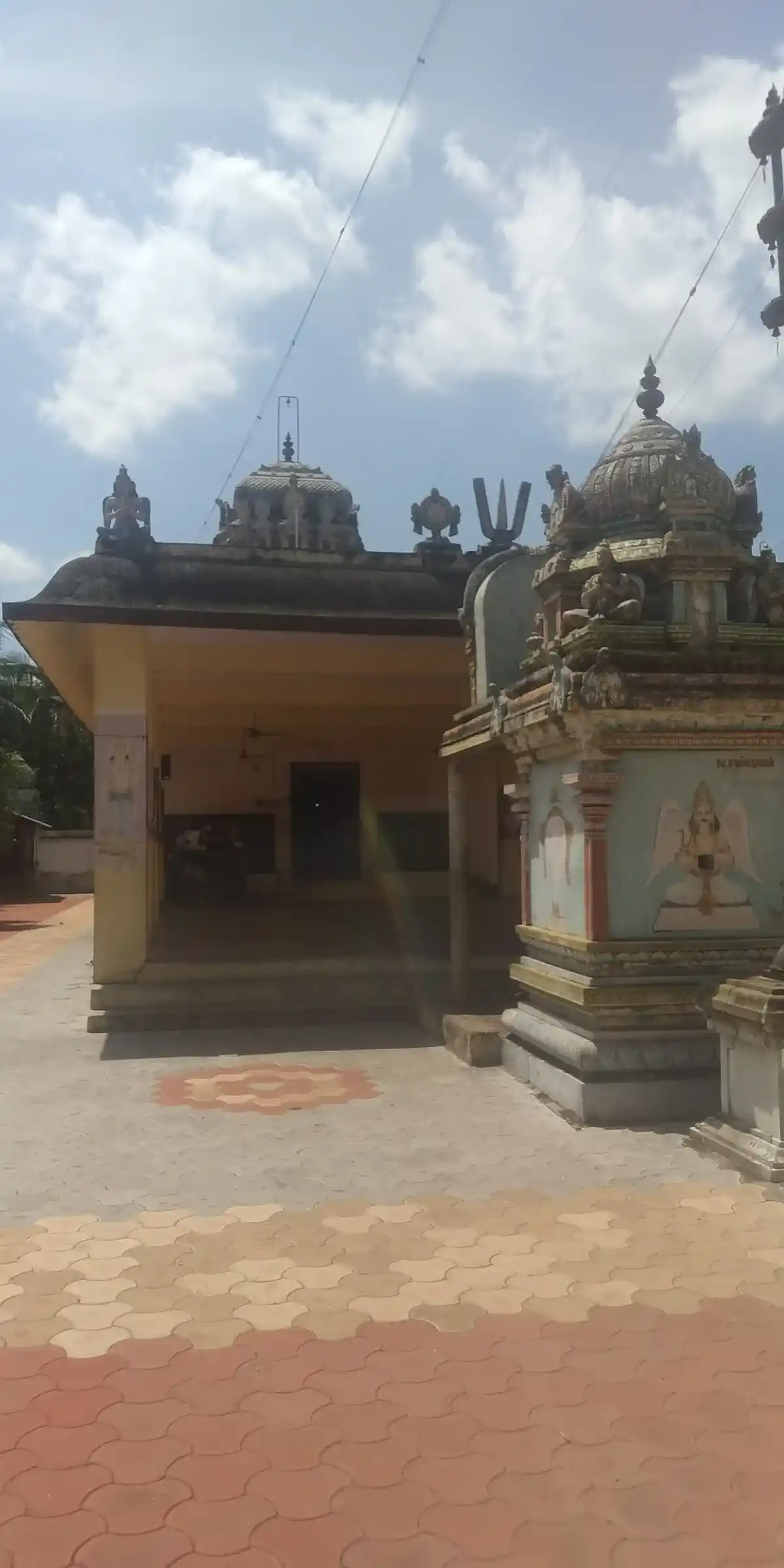 Arulmigu Abimukthiswarar And Vaikundanarayanapermal Temple, Thiruperuvelur - 610104 அருள்மிகு அபிமுக்தீஸ்வரர் மற்றும் வைகுண்டநாராயணப் பெருமாள் திருக்கோயில், திருப்பெருவேளூர் - 610104, Thiruvarur - Ancient Temple Architecture and History Image 7