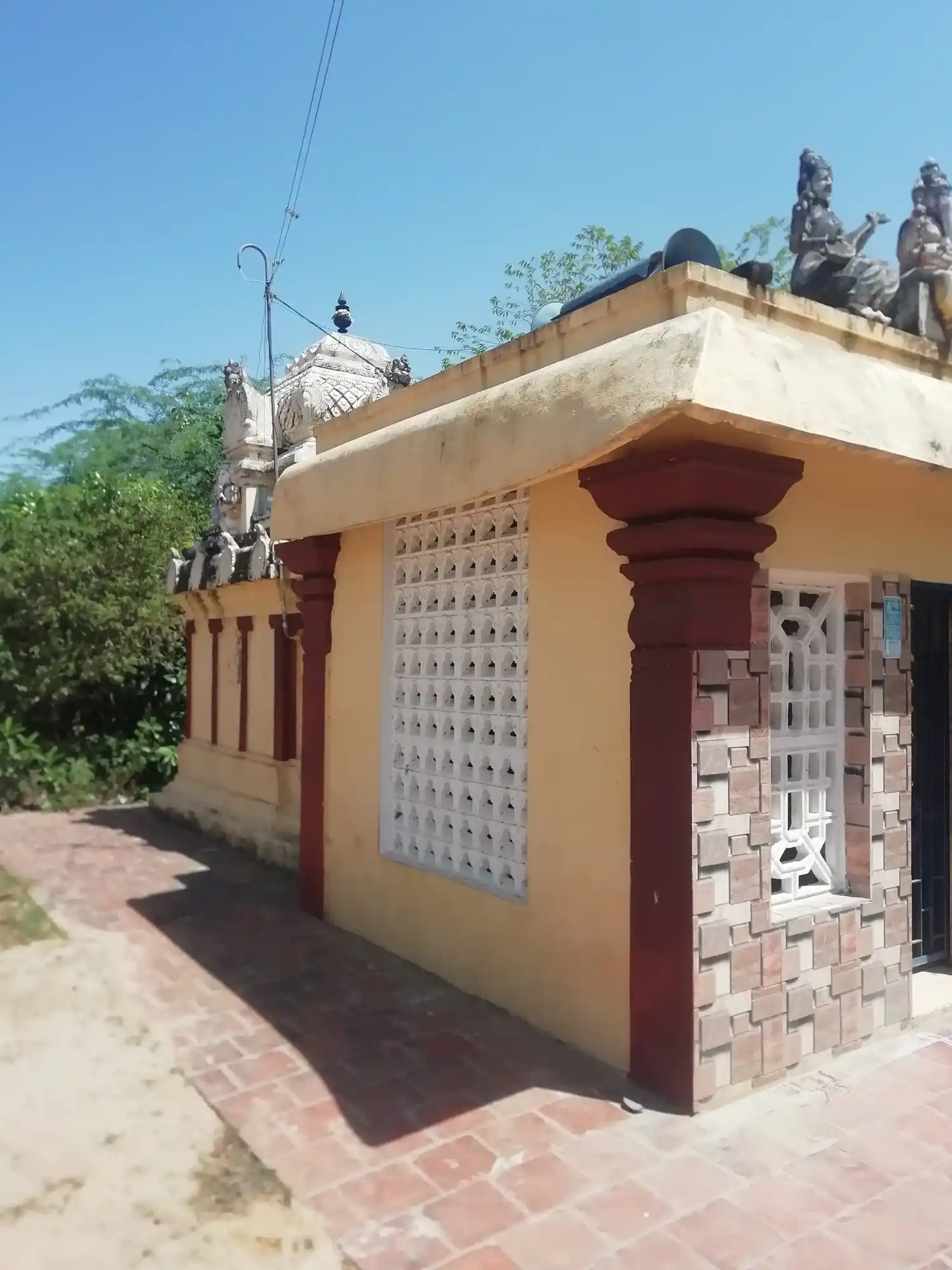 Arulmigu Achcham Theerthha Ayyanar Temple, Koghur - 611104 அருள்மிகு அச்சம் தீர்த்த விநாயகர் திருக்கோயில், Koghur - 611104, Nagapattinam - Ancient Temple Architecture and History Image 2