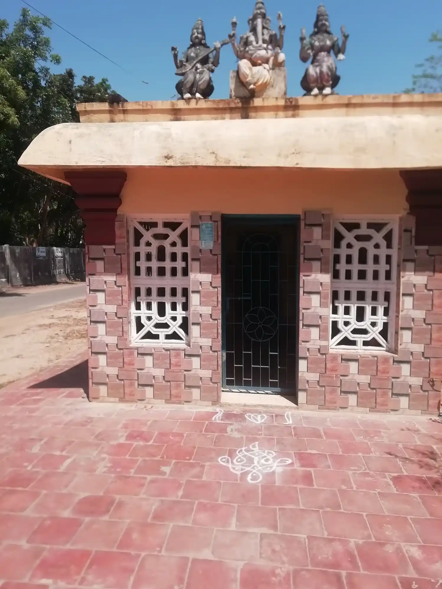 Arulmigu Achcham Theerthha Ayyanar Temple, Koghur - 611104 அருள்மிகு அச்சம் தீர்த்த விநாயகர் திருக்கோயில், Koghur - 611104, Nagapattinam - Ancient Temple Architecture and History Image 4