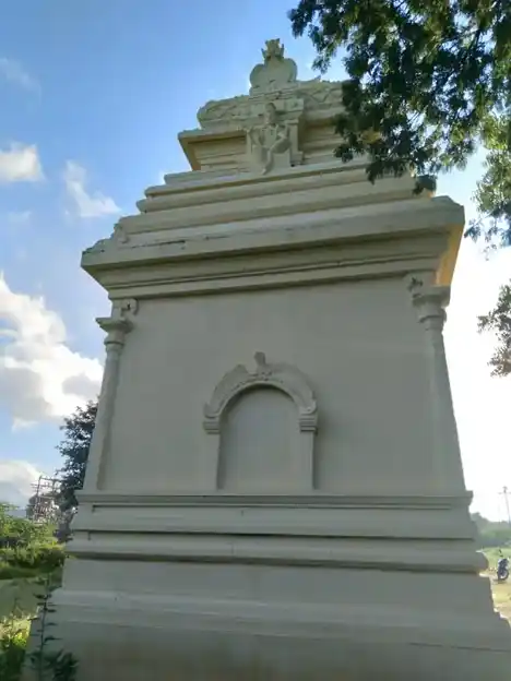 Arulmigu Adaikalam Katha Ayyanar Temple, Kulasekarankottai - 625218 அருள்மிகு அடைக்கலம் காத்த அய்யனார் திருக்கோயில், Kulasekarankottai - 625218, Madurai - Ancient Temple Architecture and History Image 3