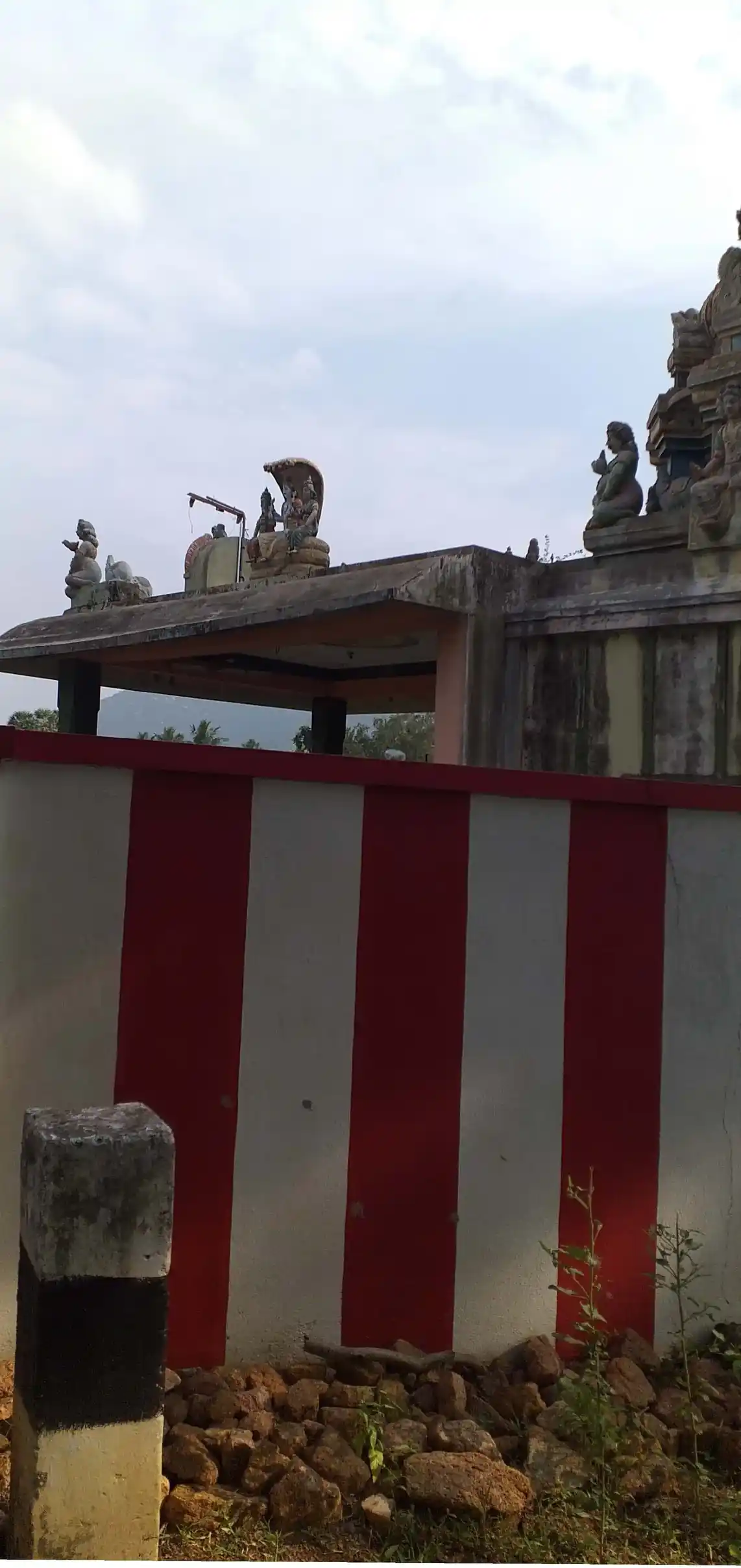 Arulmigu Adaikalam Katha Ayyanar Temple, Manthakudipatti - 630410 அருள்மிகு அடைக்கலம் காத்த அய்யனார் திருக்கோயில், Manthakudipatti - 630410, Sivagangai - Ancient Temple Architecture and History Image 4