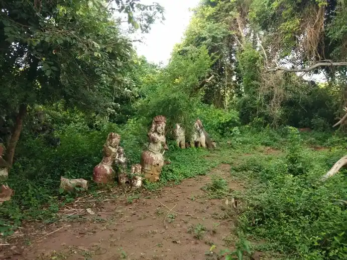 Arulmigu Adaikalamkatha Ayyanar Temple, Sokkanathampatti - 613301 அருள்மிகு அடைக்கலம்காத்த அய்யனார் திருக்கோயில், சாெக்கநாதபட்டி - 613301, Pudukkottai - Ancient Temple Architecture and History Image 4