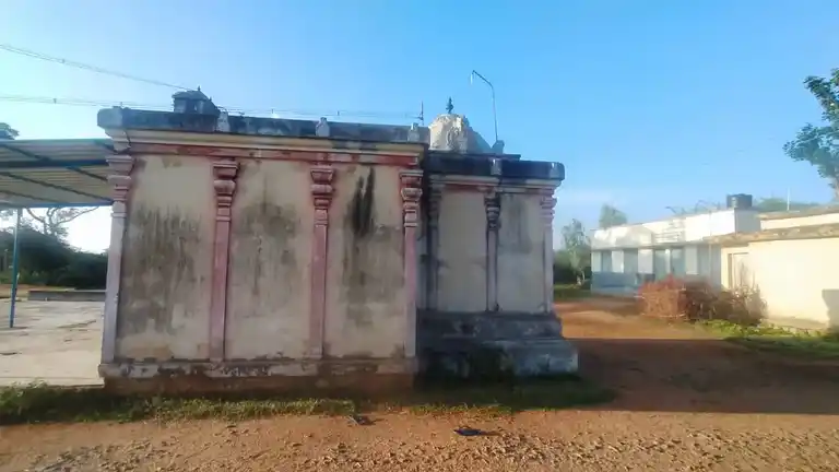 Arulmigu Adaikkalam Kaattha Ayyanar Temple, Udaiyaalipatti - 622502 அருள்மிகு அடைக்கலம்காத்த அய்யனார் திருக்கோயில், உடையாளிப்பட்டி - 622502, Pudukkottai - Ancient Temple Architecture and History Image 2