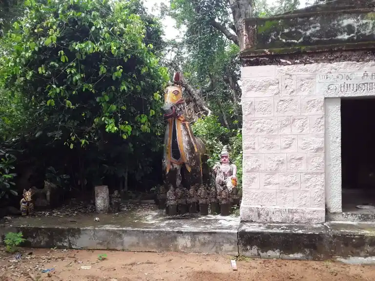 Arulmigu Adaikkalam Katha Ayyanar Temple, Pallapatti - 625103 அடைக்கலம் காத்த அய்யனார் திருக்கோயில், Pallapatti - 625103, Madurai - Ancient Temple Architecture and History Image 3