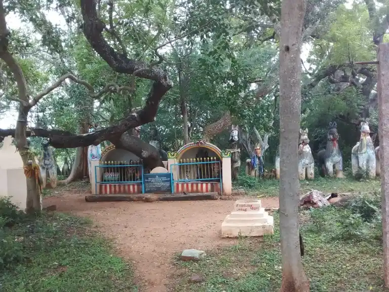 Arulmigu Adaikkalamkatha Ayyanar Temple, Thenur - 622401 அருள்மிகு அடைக்கலம் காத்த அய்யனார் திருக்கோயில், Thenur - 622401, Pudukkottai - Ancient Temple Architecture and History Image 3