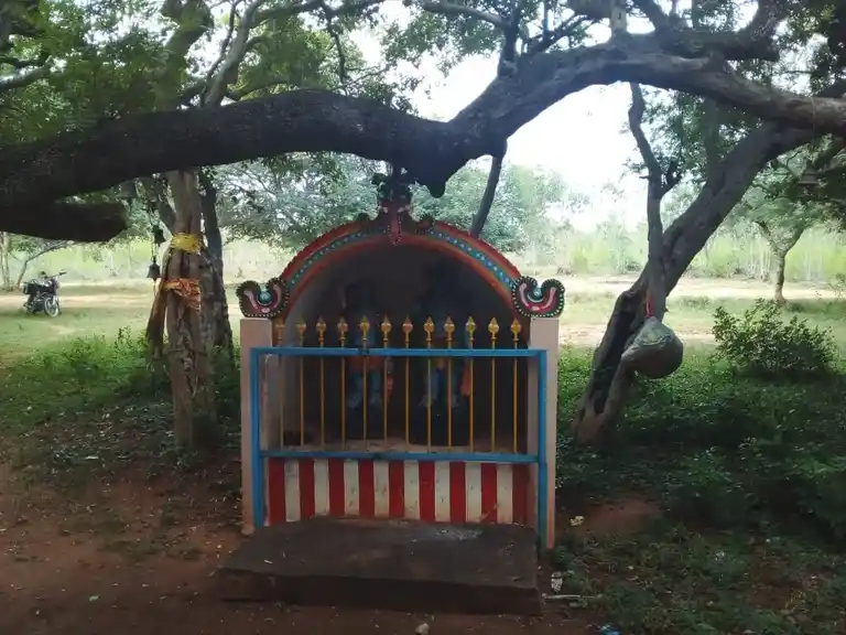 Arulmigu Adaikkalamkatha Ayyanar Temple, Thenur - 622401 அருள்மிகு அடைக்கலம் காத்த அய்யனார் திருக்கோயில், Thenur - 622401, Pudukkottai - Ancient Temple Architecture and History Image 4