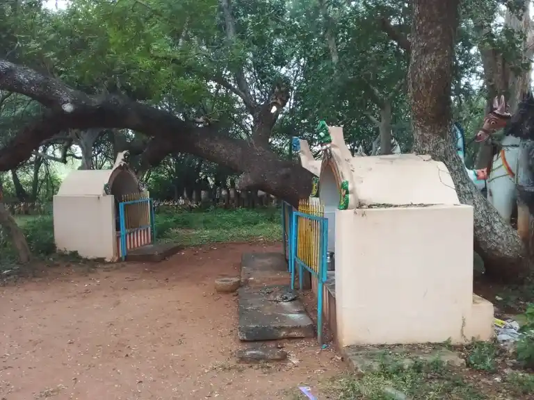 Arulmigu Adaikkalamkatha Ayyanar Temple, Thenur - 622401 அருள்மிகு அடைக்கலம் காத்த அய்யனார் திருக்கோயில், Thenur - 622401, Pudukkottai - Ancient Temple Architecture and History Image 5