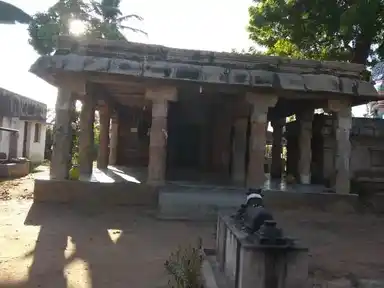 Arulmigu Adaveeswaran temple, Kulavaipatti, Alangudi Taluk - 622201 அருள்மிகு அடவீஸ்வரன் திருக்கோயில், குளவாய்ப்பட்டி, ஆலங்குடி வட்டம் - 622201, Pudukkottai - Ancient Temple Architecture and History Image 3