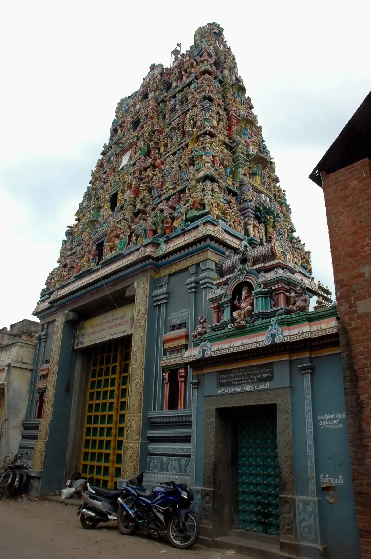 Arulmigu Adikesava Perumal Bashyakara Swami Temple, Kothaval Bazzar, Chennai - 600001 அருள்மிகு ஆதிகேசவ பெருமாள் பாஷ்யக்கார சுவாமி திருக்கோயில், கொத்தவால் பஜார், சென்னை - 600001, Chennai - Ancient Temple Architecture and History Image 2