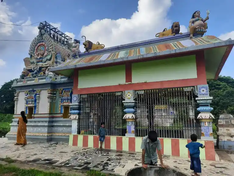 Arulmigu Aditchamman Temple, Chenji Agaram - 602001 அருள்மிகு ஆதிச்செம்மன் திருக்கோயில், செஞ்சி அகரம் - 602001, Tiruvallur - Ancient Temple Architecture and History Image 3