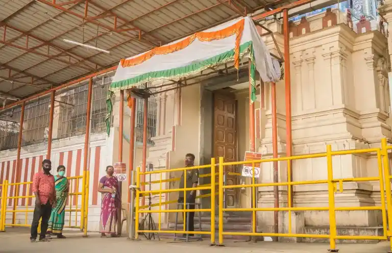 Arulmigu Adivyadhihara Bagtha Anjaneyar Temple, Nanganallur, Athambakkam, Chennai - 600061 அருள்மிகு ஆதி வ்யாதி ஹர பக்த ஆஞ்சநேயர் திருக்கோயில், நங்கநல்லூர், ஆதம்பாக்கம், சென்னை - 600061, Chennai - Ancient Temple Architecture and History Image 4