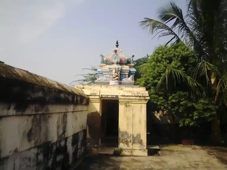 Arulmigu Adiyarku Eliyavar Temple, Mirattunilai, Thirumayam Taluk - 622201 அருள்மிகு அடியார்க்கு எளியவர் திருக்கோயில், மிரட்டுநிலை, திருமயம் வட்டம் - 622201, Pudukkottai - Ancient Temple Architecture and History Image 3