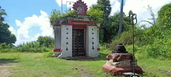 Arulmigu Agiliyamman Temple, Kadampade - 603104 அருள்மிகு அசலியம்மன் திருக்கோயில், கடம்பாடி கிராமம் - 603104, Chengalpattu - Ancient Temple Architecture and History Image 4