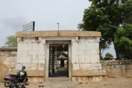 Arulmigu Agneeswarar Temple, Chinnakaruppur - 639101