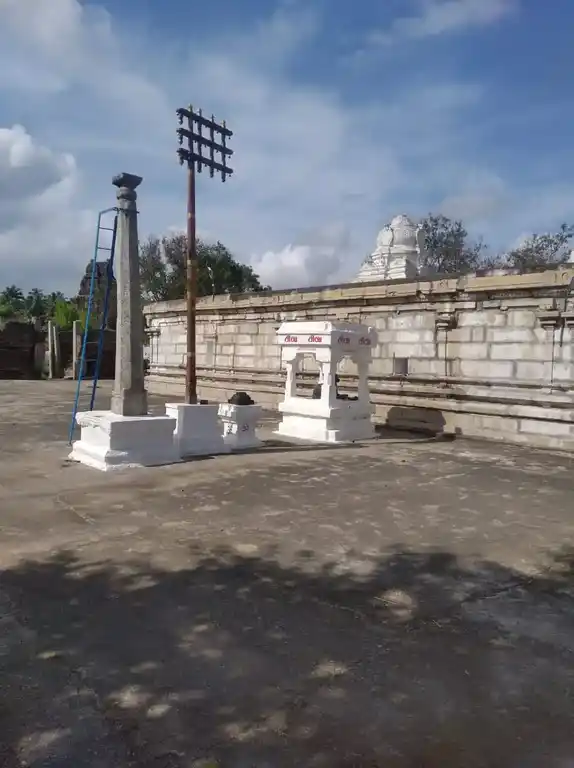 Arulmigu Airaatheeswarar Temple And Lakshmi Narasimmaswamy Temple, Metusoolakarai, Mottankuruchi - 635302 அருள்மிகு ஐராதிஸ்வரர் மற்றும் லட்சுமி நரசிம்ம சுவாமி திருக்கோயில், Metusoolakarai, Mottankuruchi - 635302, Krishnagiri - Ancient Temple Architecture and History Image 3