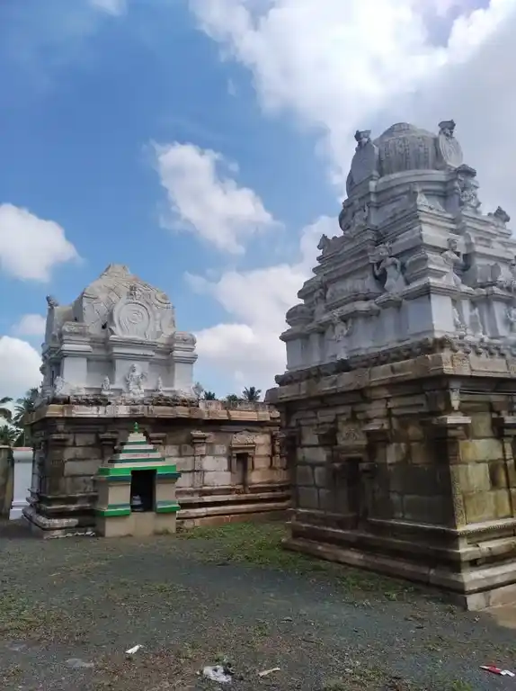 Arulmigu Airaatheeswarar Temple And Lakshmi Narasimmaswamy Temple, Metusoolakarai, Mottankuruchi - 635302 அருள்மிகு ஐராதிஸ்வரர் மற்றும் லட்சுமி நரசிம்ம சுவாமி திருக்கோயில், Metusoolakarai, Mottankuruchi - 635302, Krishnagiri - Ancient Temple Architecture and History Image 6