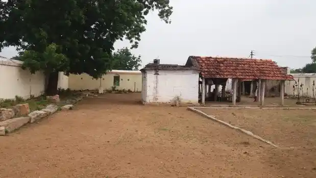 Arulmigu Akastheeswarar and Bairavanathar Temple, Peyal, Iluppur Taluk - 622102 அருள்மிகு அகஸ்தீஸ்வரர் மற்றும் பைரவநாதர் திருக்கோயில், பேயால், இலுப்பூர் வட்டம் - 622102, Pudukkottai - Ancient Temple Architecture and History Image 5