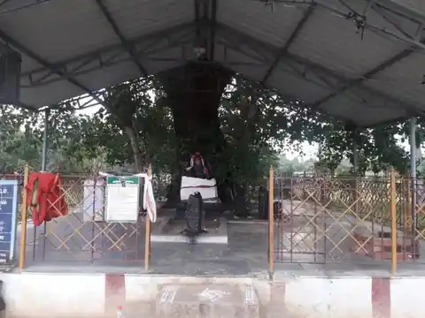 Arulmigu Akilandavinyagar Temple, Azhakumalai - 641663