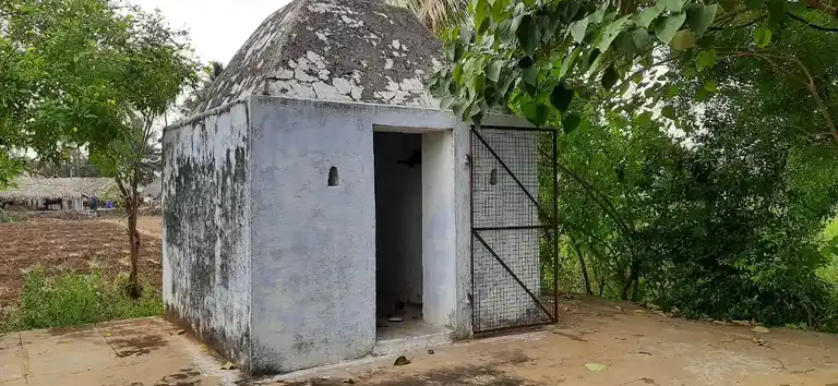 Arulmigu Akkaraipatti Muniappasamy Temple, Olagadam, Bhavani - 638314 அருள்மிகு அக்கரைப்பட்டி முனியப்பசுவாமி திருக்கோயில், Olagadam, Bhavani - 638314, Erode - Ancient Temple Architecture and History Image 2