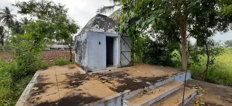Arulmigu Akkaraipatti Muniappasamy Temple, Olagadam, Bhavani - 638314 அருள்மிகு அக்கரைப்பட்டி முனியப்பசுவாமி திருக்கோயில், Olagadam, Bhavani - 638314, Erode - Ancient Temple Architecture and History Image 6